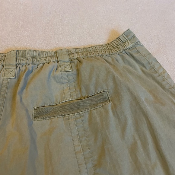 Anthropologie crop cargo pants in light green - Picture 8 of 10